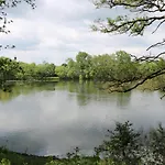 Le Manoir Des Rochers منزل للإقامة *