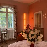Le Manoir Des Rochers منزل للإقامة *