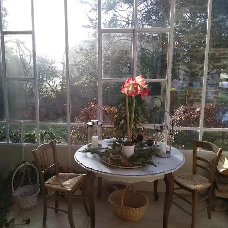 Le Manoir Des Rochers Homestay