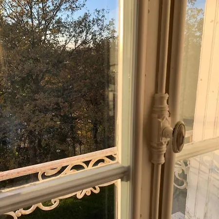 Le Manoir Des Rochers Homestay