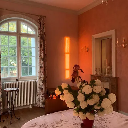 Le Manoir Des Rochers Homestay *