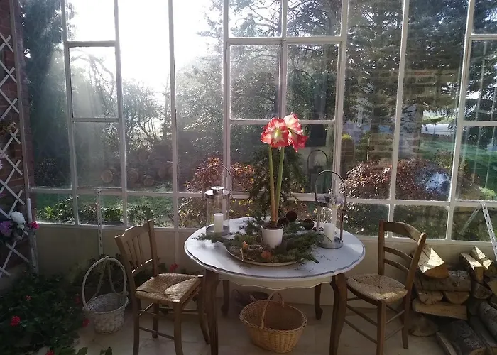 Le Manoir Des Rochers Homestay